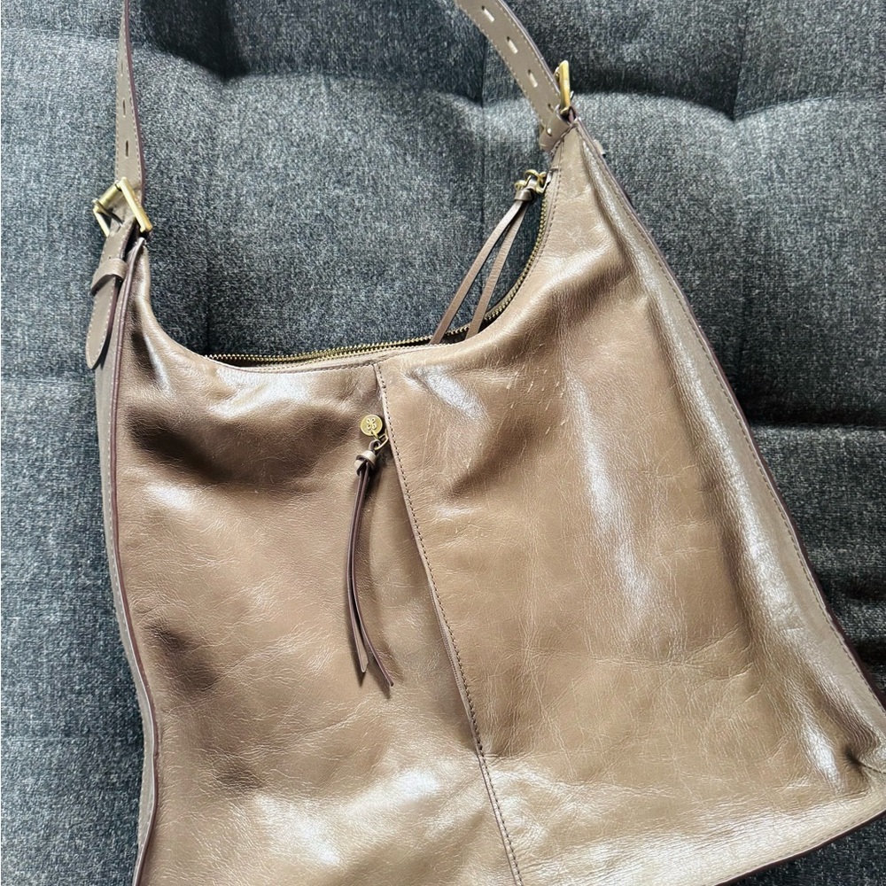 HOBO: Elegant Brown Leather Shoulder Bag
